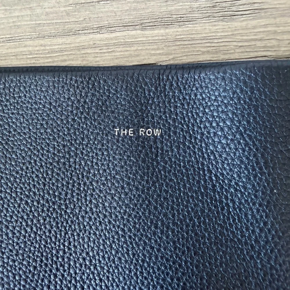 The Row n/s large park tote bag in black - Picture 2 of 11